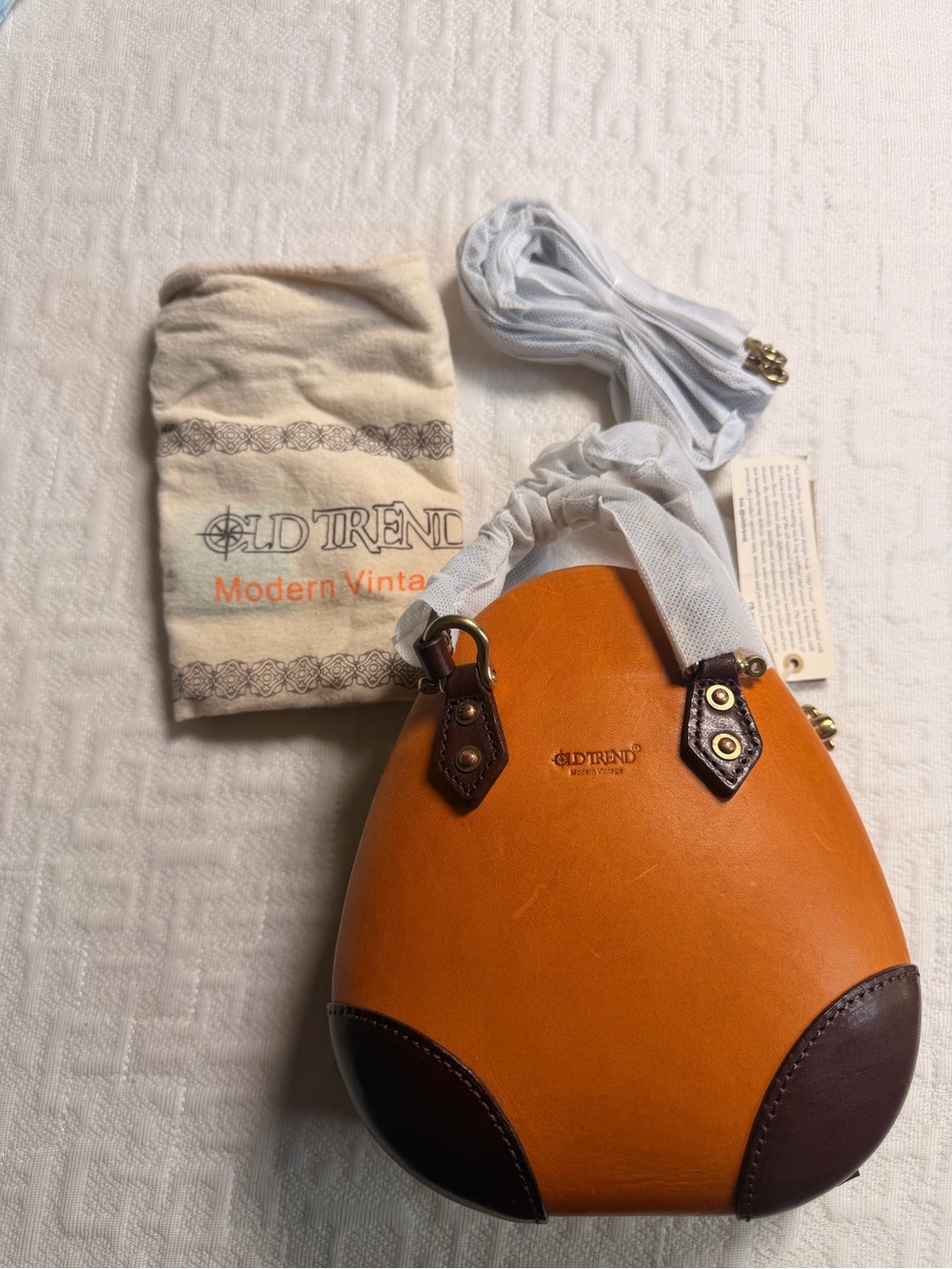 OlLD TREND MODERN VINTAGE NEW DUST BAG INCLUDED